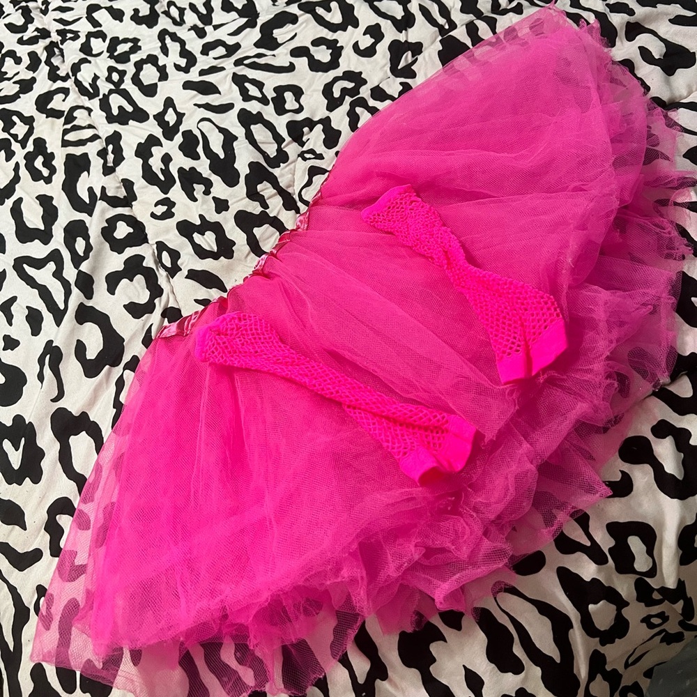 80’s tutu skirt, gloves and necklaces- pink color